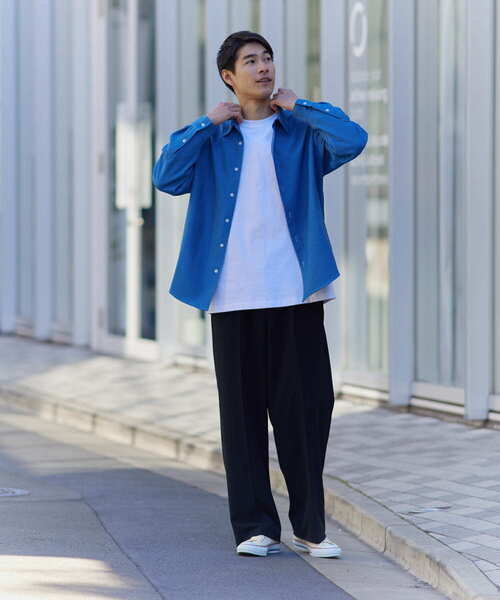ITEMS URBANRESEARCH(アイテムズ アーバンリサーチ)の「『イージーケア/UVカット』シンセティックデニム コントラストステッチシャツ(シャツ/ブラウス・メンズ・ライトブルー/ネイビー・MEDIUM/LARGE)」の8枚目の写真