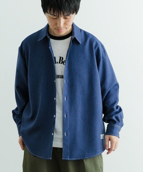 ITEMS URBANRESEARCH(アイテムズ アーバンリサーチ)の「『イージーケア/UVカット』シンセティックデニム コントラストステッチシャツ(シャツ/ブラウス・メンズ・ライトブルー/ネイビー・MEDIUM/LARGE)」の17枚目の写真