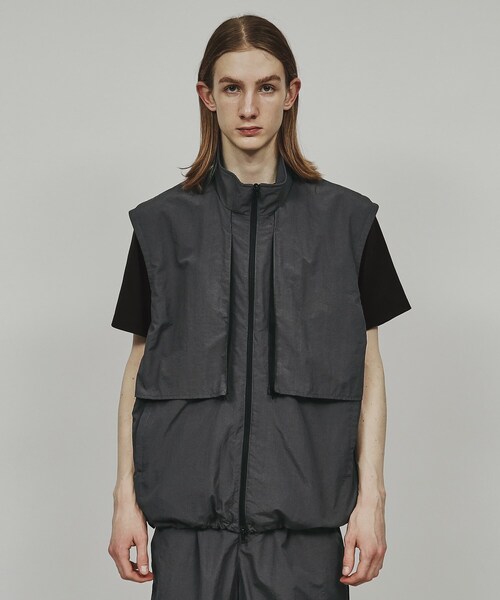 tk.TAKEO KIKUCHI(ティーケータケオキクチ)の「◆ワッシャーナイロンスタンドベスト(ベスト・メンズ・チャコールグレー/ブラック・02/03)」の7枚目の写真
