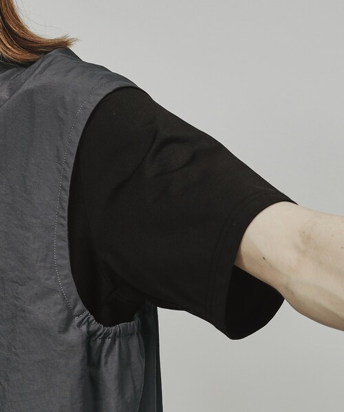 tk.TAKEO KIKUCHI(ティーケータケオキクチ)の「◆ワッシャーナイロンスタンドベスト(ベスト・メンズ・チャコールグレー/ブラック・02/03)」の10枚目の写真