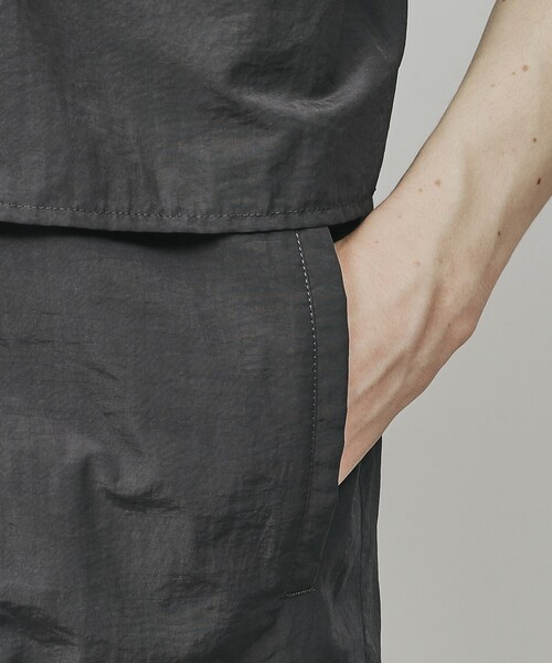 tk.TAKEO KIKUCHI(ティーケータケオキクチ)の「◆ワッシャーナイロンスタンドベスト(ベスト・メンズ・チャコールグレー/ブラック・02/03)」の11枚目の写真