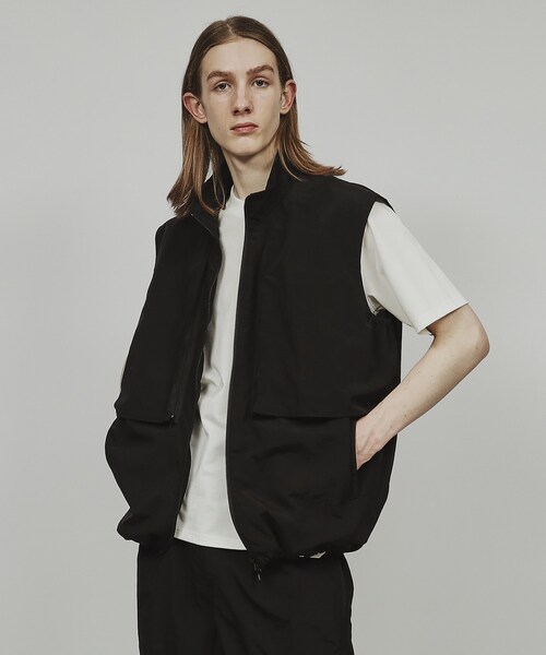 tk.TAKEO KIKUCHI(ティーケータケオキクチ)の「◆ワッシャーナイロンスタンドベスト(ベスト・メンズ・チャコールグレー/ブラック・02/03)」の19枚目の写真