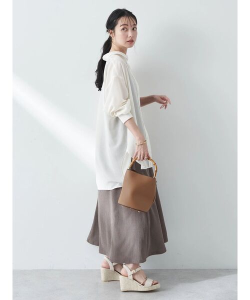 earth music&ecology(アースミュージックアンドエコロジー)の「シアーシャツ(シャツ/ブラウス・レディース・ピンク/ブラック/グレイッシュベージュ/オフホワイト/ブルー・FREE)」の18枚目の写真