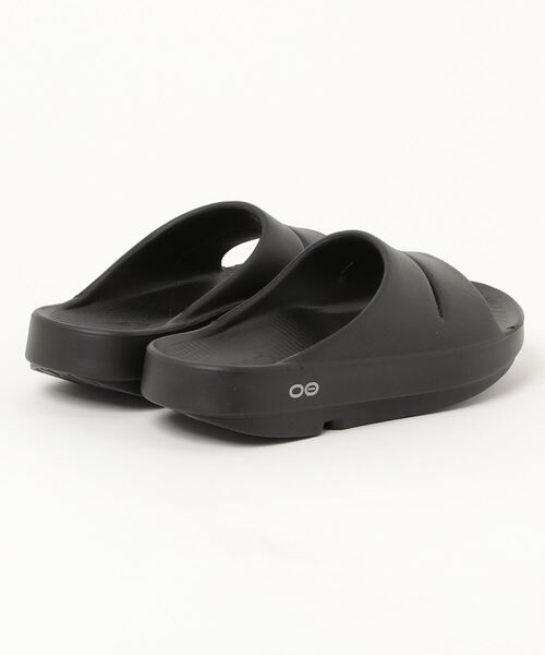 OOFOS（ウーフォス）の「ウーフォス OOFOS OOahh_Black（サンダル・メンズ・ブラック・23.0cm/24.0cm/25.0cm/26.0cm/27.0cm/29.0cm/28.0cm）」の2枚目の写真