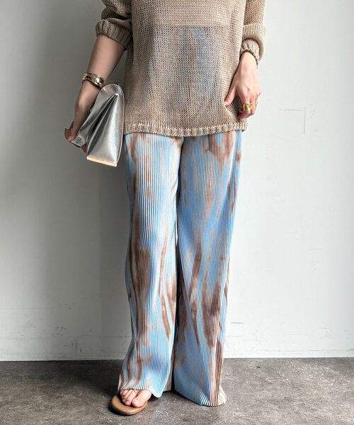 DouDou（ドゥドゥ）の「【WEB限定】プリントプリーツパンツ（その他パンツ・レディース・グレー/イエロー/サックスブルー・FREE）」の2枚目の写真