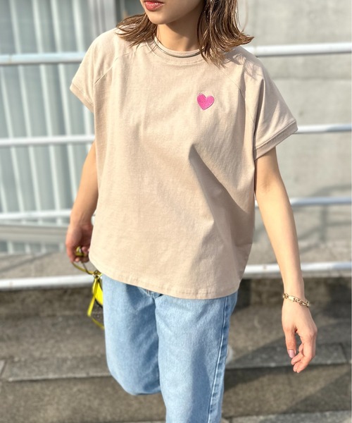 mi via loca(ミヴィアロカ)の「ハート&ロゴ刺繍 ラグランTシャツ(Tシャツ/カットソー・レディース・ベージュ/オフホワイト/ホワイト×ブラック/スミクロ・FREE)」の12枚目の写真