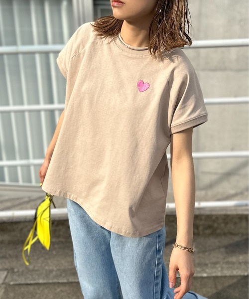 mi via loca(ミヴィアロカ)の「ハート&ロゴ刺繍 ラグランTシャツ(Tシャツ/カットソー・レディース・ベージュ/オフホワイト/ホワイト×ブラック/スミクロ・FREE)」の13枚目の写真