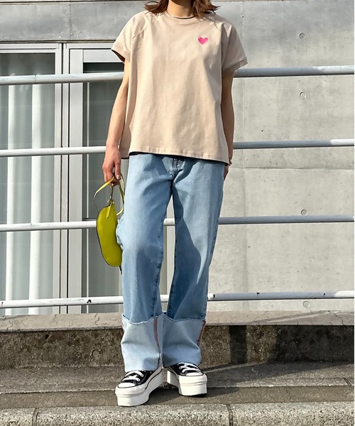 mi via loca(ミヴィアロカ)の「ハート&ロゴ刺繍 ラグランTシャツ(Tシャツ/カットソー・レディース・ベージュ/オフホワイト/ホワイト×ブラック/スミクロ・FREE)」の15枚目の写真