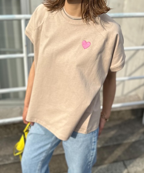 mi via loca(ミヴィアロカ)の「ハート&ロゴ刺繍 ラグランTシャツ(Tシャツ/カットソー・レディース・ベージュ/オフホワイト/ホワイト×ブラック/スミクロ・FREE)」の14枚目の写真