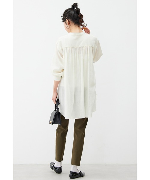 Live in comfort（リブインコンフォート）の「リブ　イン　コンフォート　後ろたっぷりギャザーがかわいい　コットンシアーロングシャツ（シャツ/ブラウス・レディース・ライム/オフホワイト/ブルー・X-LARGE/LARGE/MEDIUM/XX-LARGE/SMALL/XXX-LARGE）」の6枚目の写真