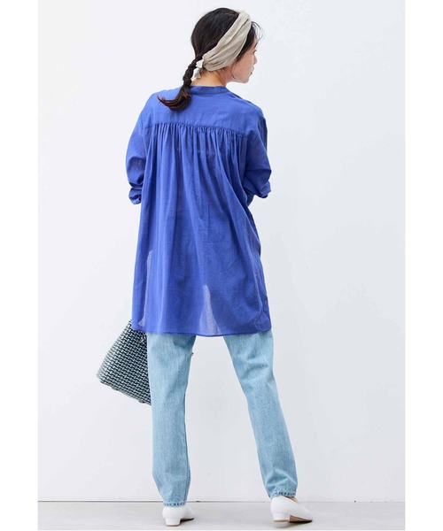 Live in comfort（リブインコンフォート）の「リブ　イン　コンフォート　後ろたっぷりギャザーがかわいい　コットンシアーロングシャツ（シャツ/ブラウス・レディース・ライム/オフホワイト/ブルー・X-LARGE/LARGE/MEDIUM/XX-LARGE/SMALL/XXX-LARGE）」の10枚目の写真