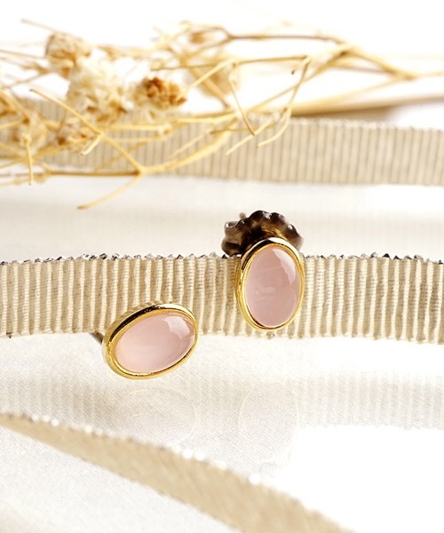 itam（アイタム）の「【itam】アイタム/ 天然石　NATURAL STONE オーバル ブラスピアス（ピアス（両耳用）・レディース・ホワイト/その他/ブルー/イエロー/ピンク・FREE）」の4枚目の写真