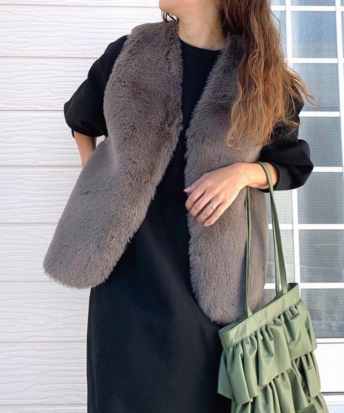 Q（キュー）の「リバーフェイクファーベスト（ベスト・レディース・ベージュ/グレイッシュベージュ・MEDIUM）」の13枚目の写真