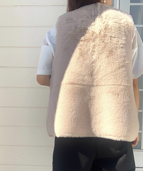Q（キュー）の「リバーフェイクファーベスト（ベスト・レディース・ベージュ/グレイッシュベージュ・MEDIUM）」の18枚目の写真