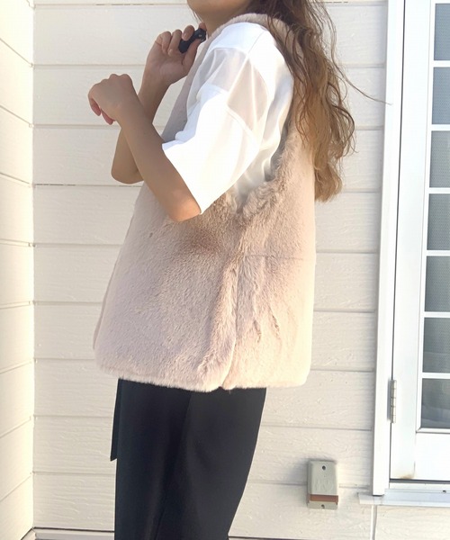 Q（キュー）の「リバーフェイクファーベスト（ベスト・レディース・ベージュ/グレイッシュベージュ・MEDIUM）」の17枚目の写真
