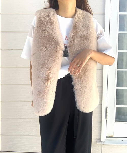 Q（キュー）の「リバーフェイクファーベスト（ベスト・レディース・ベージュ/グレイッシュベージュ・MEDIUM）」の16枚目の写真