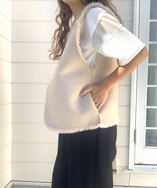 Q（キュー）の「リバーフェイクファーベスト（ベスト・レディース・ベージュ/グレイッシュベージュ・MEDIUM）」の20枚目の写真