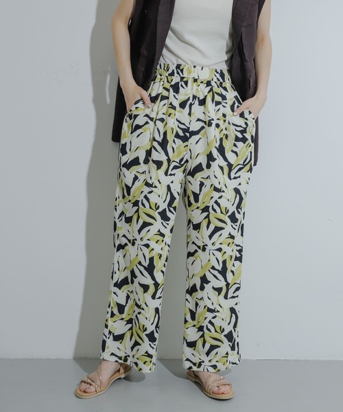 SENSE OF PLACE by URBAN RESEARCH（センスオブプレイスバイアーバンリサーチ）の「リーフプリントイージーパンツ（その他パンツ・レディース・グリーン系その他/ブルー系その他/ブラック系その他・SMALL/MEDIUM）」の4枚目の写真