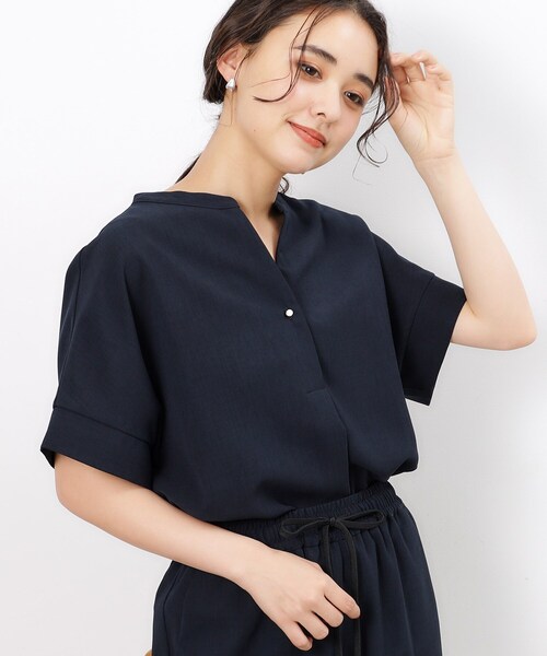 OPAQUE.CLIP（オペークドットクリップ）の「◆《SS-LLsize≫パール調ボタンスキッパーブラウス/セットアップ対応【防シワ/ストレッチ/抗ピル/洗濯機洗い可】（シャツ/ブラウス・レディース・ネイビー/キャメル/ブラック/ライトベージュ・40/38/42/36/34）」の11枚目の写真