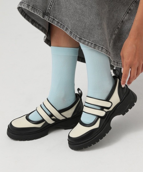 BAYFLOW（ベイフロー）の「[程よいボリューム感]メリージェーンスニーカー（スニーカー・レディース・シルバー/ブラック/アイボリー・LARGE/MEDIUM）」の17枚目の写真