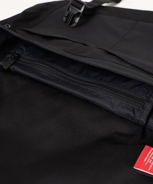 Manhattan Portage BLACK LABEL(マンハッタンポーテージ ブラックレーベル)の「STANDARD NY MESSENGER BAG (S) CORDURA 305P(メッセンジャーバッグ・メンズ・ブラック・SMALL)」の3枚目の写真