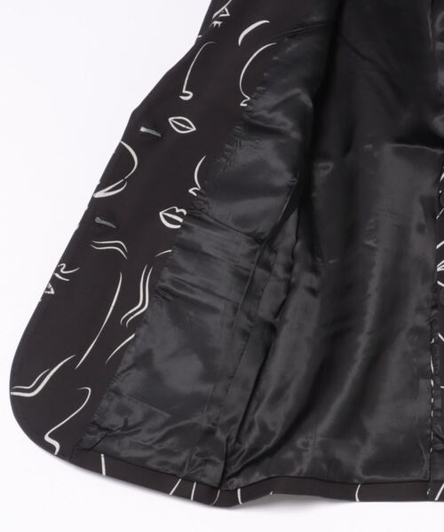 Desigual(デシグアル)の「BRATISLAVAブレザーフェイスモチーフプリント(テーラードジャケット・レディース・ブラック・S/M/L/XL/XS)」の3枚目の写真