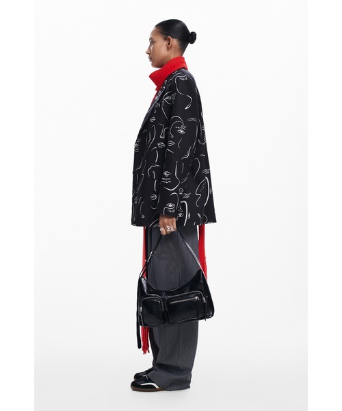 Desigual(デシグアル)の「BRATISLAVAブレザーフェイスモチーフプリント(テーラードジャケット・レディース・ブラック・S/M/L/XL/XS)」の6枚目の写真