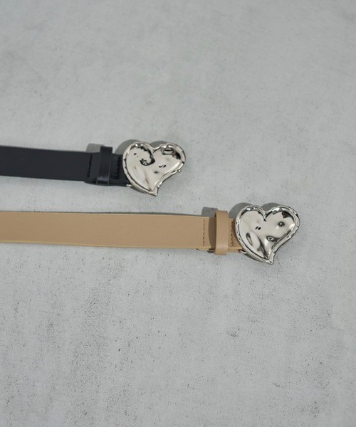 THE YOn（ザヨン）の「ハートモチーフバックルフェイクレザーベルト（ベルト・レディース・ブラック/ベージュ・FREE）」の3枚目の写真