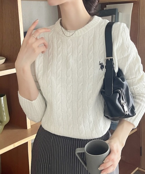 U.S. POLO ASSN.（ユーエスポロアッスン）の「U.S. POLO ASSN. 総ケーブルデザイン クルーネック ニット（ニット/セーター・レディース・アイボリー/チャコール/ベージュ/ライトブルー/ピンク/ブラウン・M/L）」の8枚目の写真