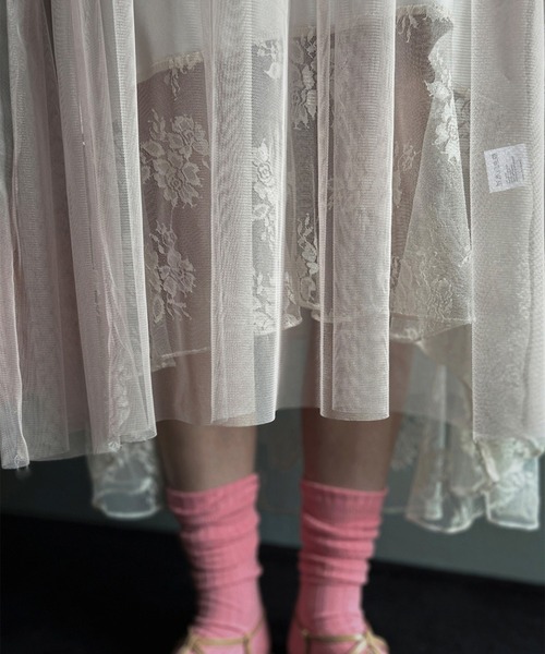 LYEON(リヨン)の「チュールキャミソールワンピース(ワンピース・レディース・オフホワイト/スモークピンク・FREE)」の3枚目の写真