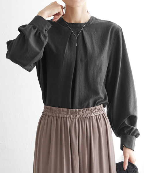 ikka（イッカ）の「【雑誌InRed10月号掲載】前後2WAYバンドカラーシャツ（シャツ/ブラウス・レディース・ブルー/オフホワイト/グレー/ダークグリーン/チャコールグレー/ボルドー・L/M/S）」の3枚目の写真