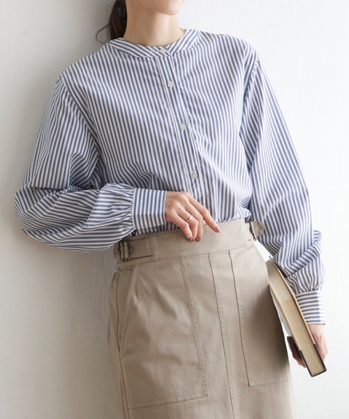 ikka（イッカ）の「【雑誌InRed10月号掲載】前後2WAYバンドカラーシャツ（シャツ/ブラウス・レディース・ブルー/オフホワイト/グレー/ダークグリーン/チャコールグレー/ボルドー・L/M/S）」の5枚目の写真