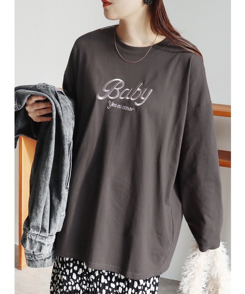reca(レカ)の「ロゴ刺繍ロングTシャツ(Tシャツ/カットソー・レディース・ホワイト系その他/ホワイト系1/ホワイト系2/ブラック系1/グレー系その他・FREE)」の1枚目の写真
