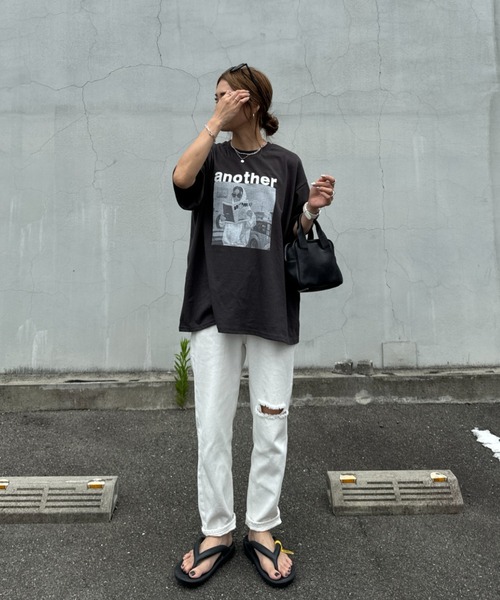 ISOOK（アイスー）の「anotherプリントTシャツ(chiicaselect) / ロゴTシャツ オーバーTシャツ オーバーサイズ メンズライク モード（Tシャツ/カットソー・レディース・ホワイト/チャコールグレー・FREE）」の9枚目の写真