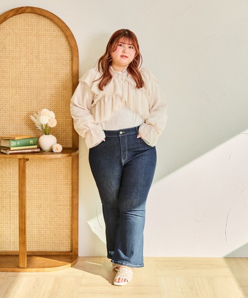 Louiosy(ルオシー)の「【大きいサイズ】刺繍ポケット付きフレアシルエットデニムパンツ(デニムパンツ・レディース・インディゴブルー/ライトブルー/ブルー・3L/X-LARGE/4L)」の3枚目の写真