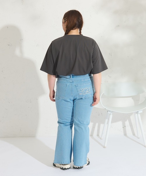 Louiosy(ルオシー)の「【大きいサイズ】刺繍ポケット付きフレアシルエットデニムパンツ(デニムパンツ・レディース・インディゴブルー/ライトブルー/ブルー・3L/X-LARGE/4L)」の9枚目の写真