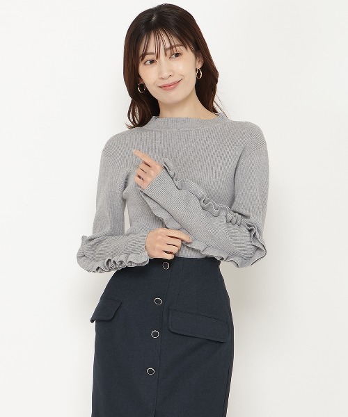 AND COUTURE(アンドクチュール)の「袖フリルハイネックリブニットプルオーバー(ニット/セーター・レディース・オフホワイト/ブラック/グレー・FREE)」の3枚目の写真