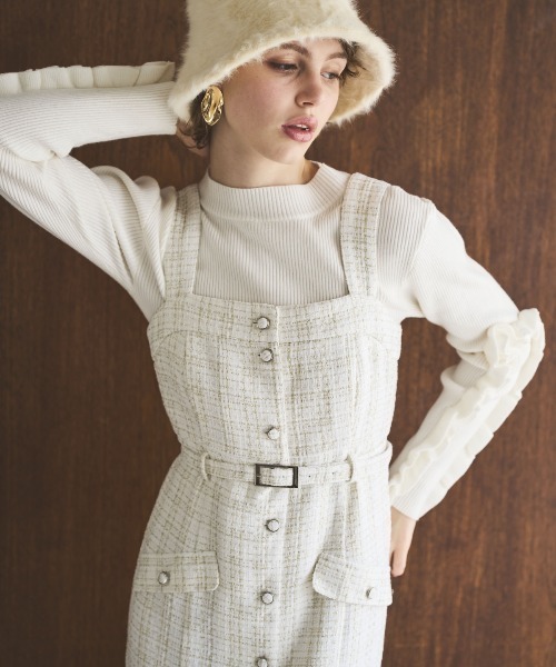 AND COUTURE(アンドクチュール)の「袖フリルハイネックリブニットプルオーバー(ニット/セーター・レディース・オフホワイト/ブラック/グレー・FREE)」の4枚目の写真