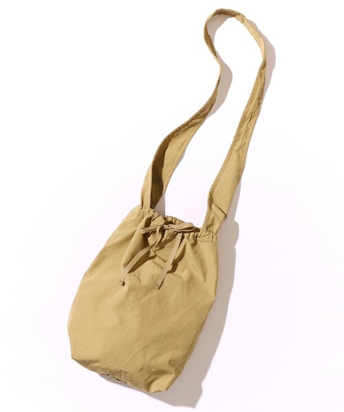 Firsthand(ファーストハンド)の「thriftwear and fleamarkettourr×Firsthand/スリフトウェアアンドフリーマーケットツアー×ファーストハンド 別注 NYLON SHOULDER(ショルダーバッグ・レディース・ブラック/オリーブ/ベージュ・ONE SIZE)」の1枚目の写真