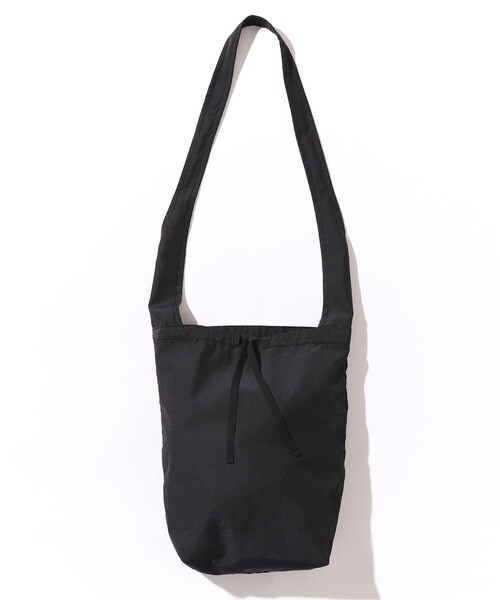 Firsthand(ファーストハンド)の「thriftwear and fleamarkettourr×Firsthand/スリフトウェアアンドフリーマーケットツアー×ファーストハンド 別注 NYLON SHOULDER(ショルダーバッグ・レディース・ブラック/オリーブ/ベージュ・ONE SIZE)」の4枚目の写真