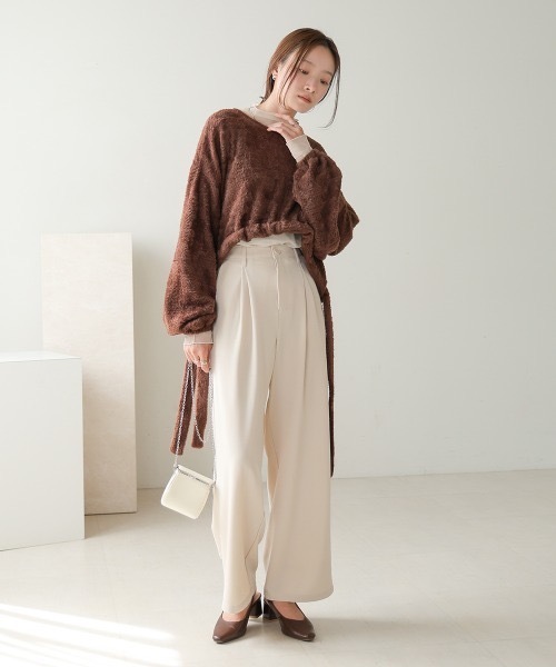 Bab(バブ)の「裾ドロストシャギーショート丈トップス(Tシャツ/カットソー・レディース・アイボリー/ブラウン/ブルー・FREE)」の4枚目の写真
