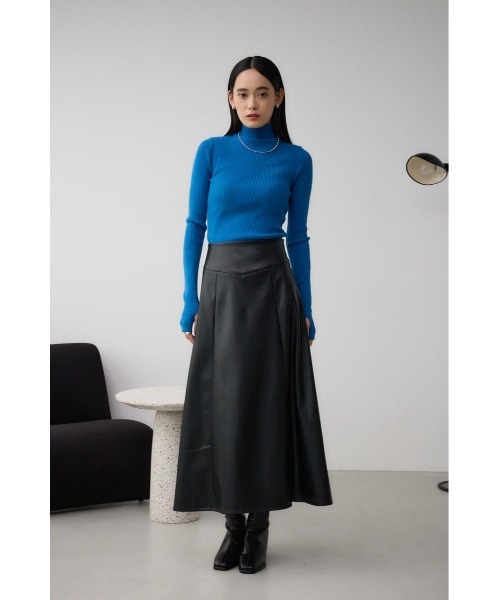 AZUL by moussy(アズールバイマウジー)の「レザーフレアスカート(スカート・レディース・ライトベージュ/ブラック・SMALL/MEDIUM)」の5枚目の写真
