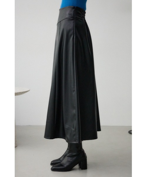 AZUL by moussy(アズールバイマウジー)の「レザーフレアスカート(スカート・レディース・ライトベージュ/ブラック・SMALL/MEDIUM)」の7枚目の写真