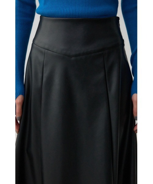 AZUL by moussy(アズールバイマウジー)の「レザーフレアスカート(スカート・レディース・ライトベージュ/ブラック・SMALL/MEDIUM)」の9枚目の写真