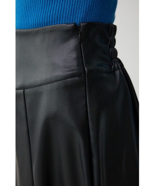 AZUL by moussy(アズールバイマウジー)の「レザーフレアスカート(スカート・レディース・ライトベージュ/ブラック・SMALL/MEDIUM)」の11枚目の写真