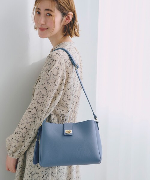 grove(グローブ)の「【人間工学】ワイドベルトタッセルショルダー(ショルダーバッグ・レディース・ライトグレー/ブルー/アイボリー/ブラック・00)」の4枚目の写真