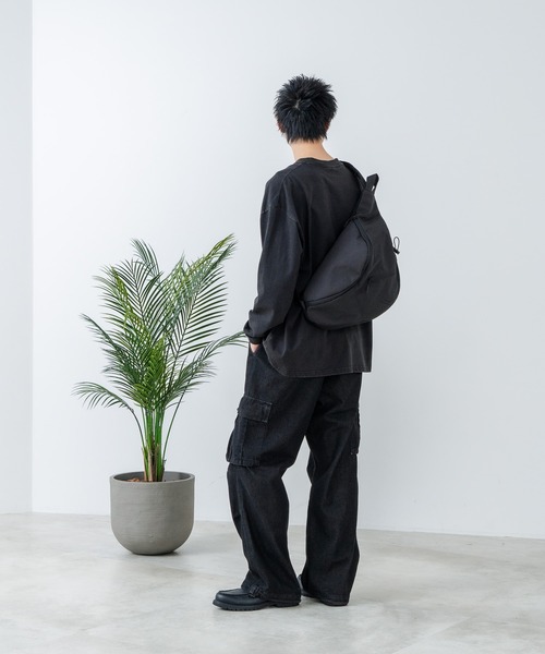 Blue Standard (ブルースタンダード)の「【BULE STANDARD/ブルースタンダード】撥水スリングバッグ(ボディバッグ/ウエストポーチ・メンズ・ブラック/グレー・FREE)」の3枚目の写真