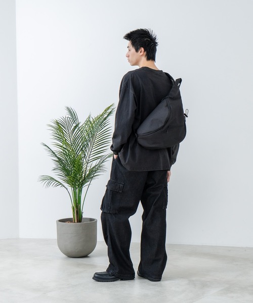 Blue Standard (ブルースタンダード)の「【BULE STANDARD/ブルースタンダード】撥水スリングバッグ(ボディバッグ/ウエストポーチ・メンズ・ブラック/グレー・FREE)」の4枚目の写真