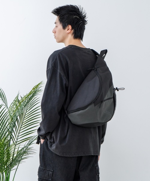 Blue Standard (ブルースタンダード)の「【BULE STANDARD/ブルースタンダード】撥水スリングバッグ(ボディバッグ/ウエストポーチ・メンズ・ブラック/グレー・FREE)」の9枚目の写真