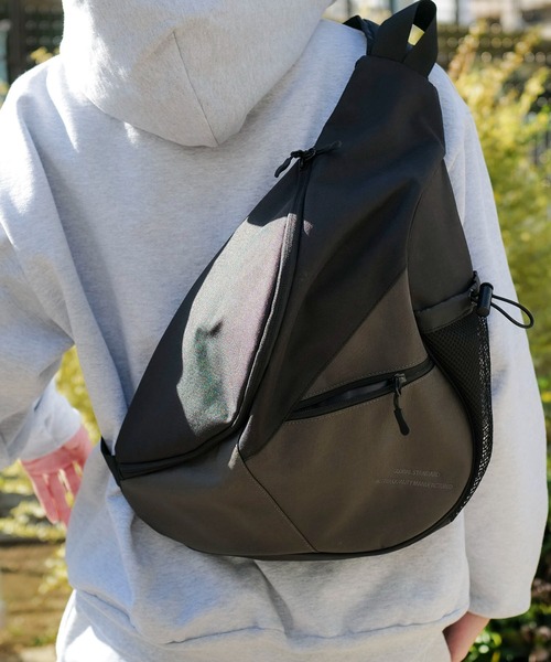 Blue Standard (ブルースタンダード)の「【BULE STANDARD/ブルースタンダード】撥水スリングバッグ(ボディバッグ/ウエストポーチ・メンズ・ブラック/グレー・FREE)」の21枚目の写真